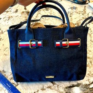 Beautiful like new Tommy Hilfiger east west tote bag purse